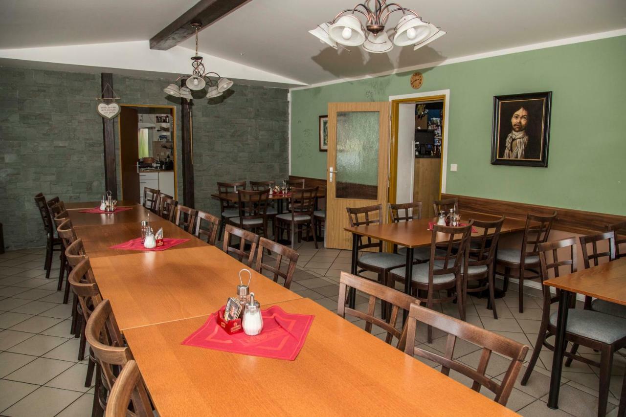 Hotel U Lip Trojanovice Frenštát pod Radhoštěm Dış mekan fotoğraf